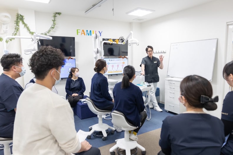 スタッフの1日：勉強会の様子